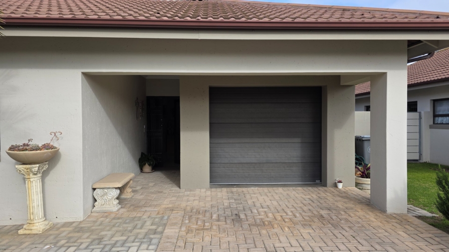 2 Bedroom Property for Sale in Heiderand Western Cape